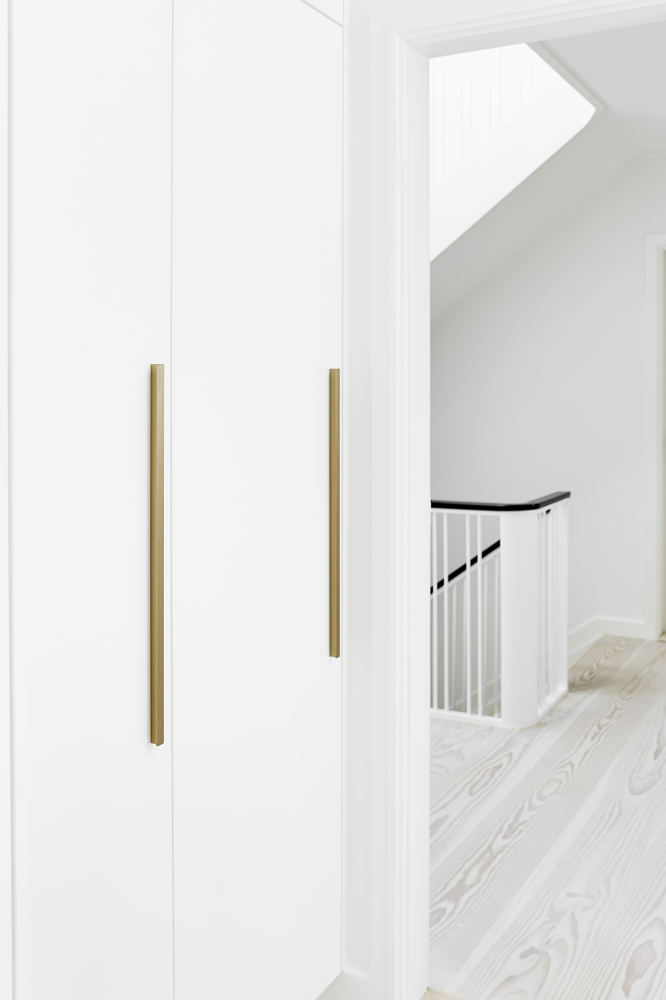Greep Elan – Zwart, Messing, Inox en Hout – Boormaten 32, 160, 544 en 1088 mm - Afbeelding 4